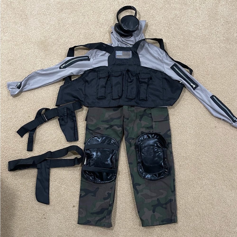Commando Costume with 6 Accessories